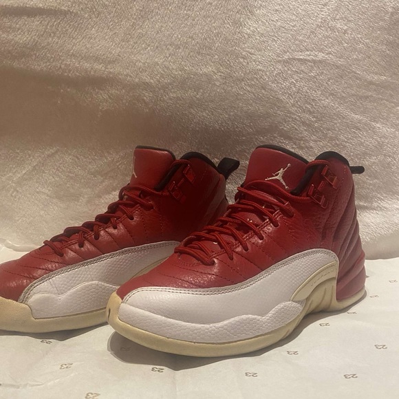 JORDAN 12s size 4Y - Picture 2 of 9